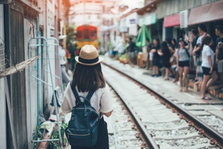 Bangkok: Damnoen Saduak, Train Market & Mahanakhon Day Trip - Transportation and Group Size
