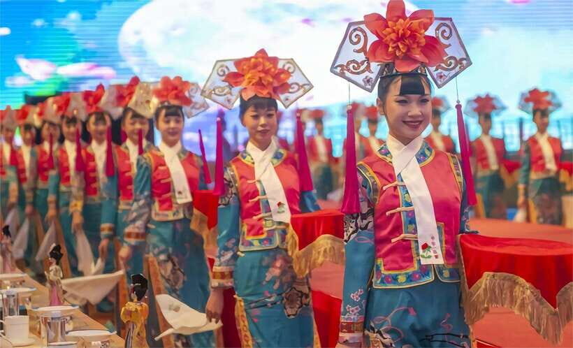 Beijing: Imperial Cuisine Experience & Cultural Performance - Who Should Consider This Tour?