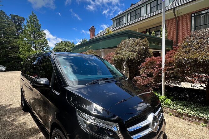 Blue Mountain Chauffeur Service - Exploring the Charming Town of Leura: Food, Shopping, and Local Flavor