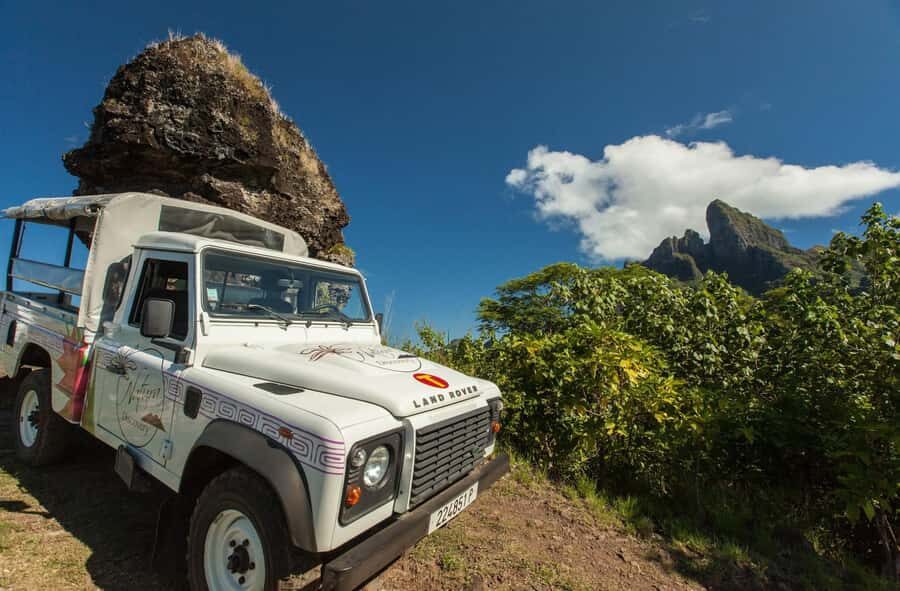 Bora Bora by Land and Sea: 4WD Safari and Snorkel - The Marine Adventure: Snorkeling with Stingrays & Sharks