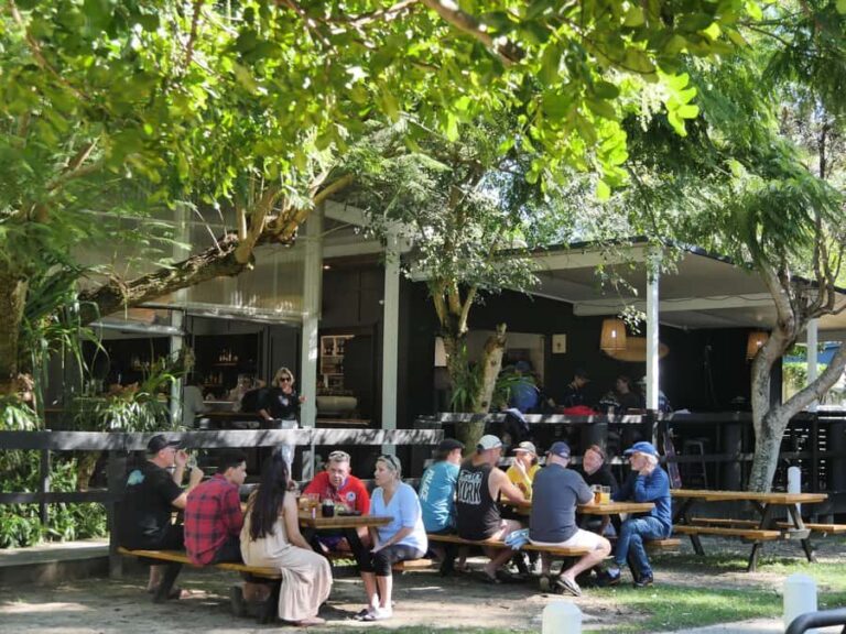 Brisbane: Island Pub Crawl with Lunch and High-Speed Boat - Who Should Consider This Tour?