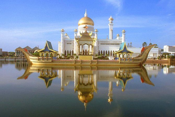 Brunei Half Day City Tour with Royal Regalia & Sultan Omar Ali Saifuddin Mosque - What’s Included and What to Consider