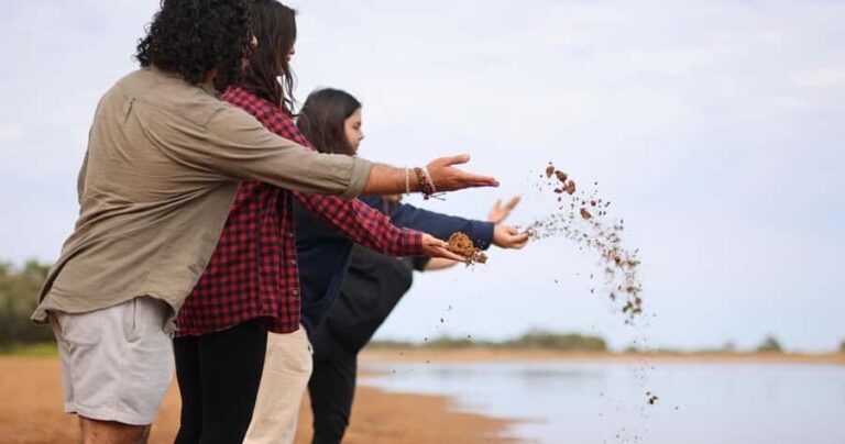Carnarvon: Indigenous Guided Sunset Walk - Bush Medicines and Food