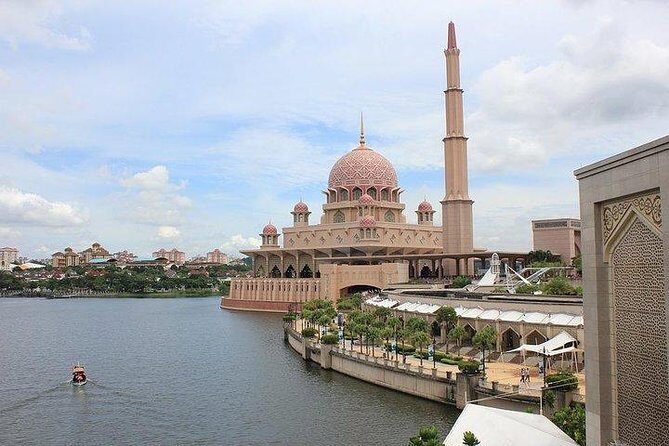 °Chauffeur: Kuala Lumpur to Singapore Transfer [Van] - Authenticity and Service Quality