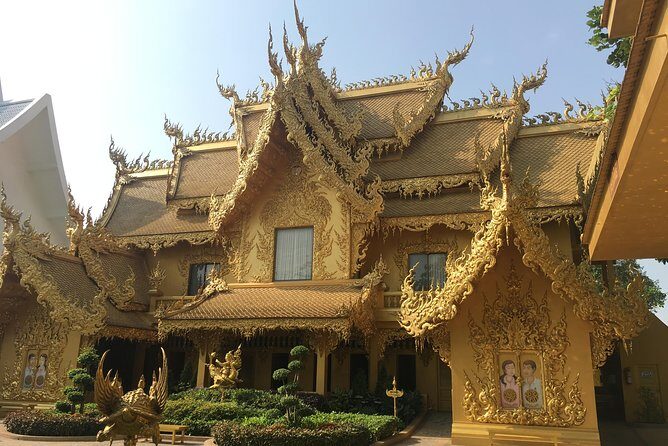 CHIANG MAI-CHIANG RAI: White+Blue Temple+Baan Dam+Golden Triangle - Value and Practicalities