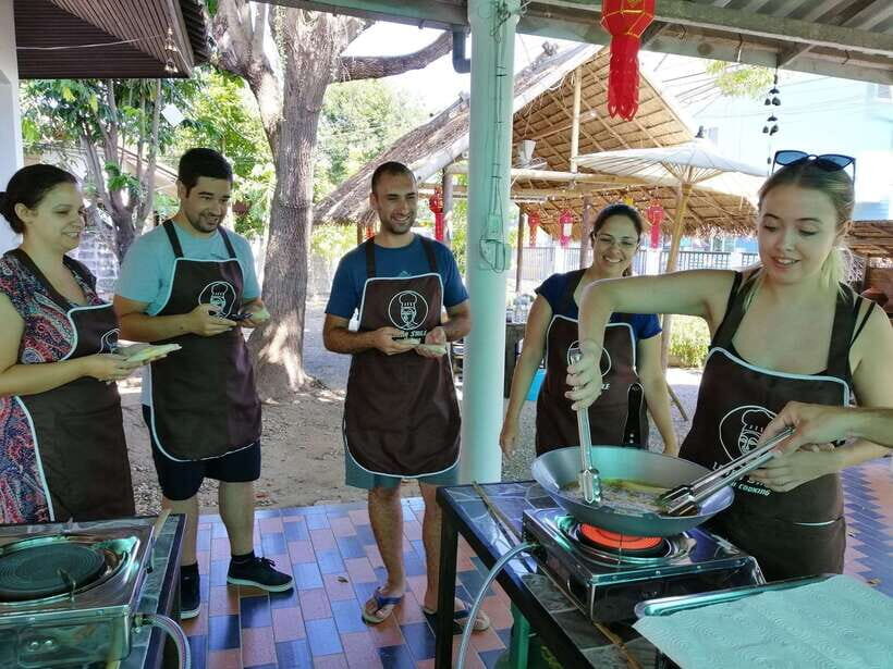 Chiang Mai: Thai Cooking and Market Tour with Lanna Smile - Authentic Thai Cuisine and Learning Experience