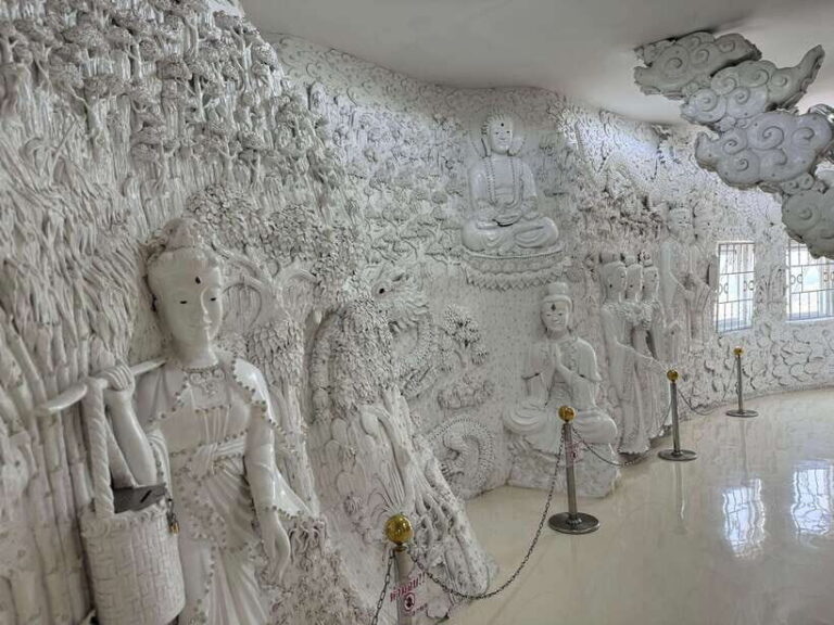 Chiang Rai: Private Half Day Tour Temples & Lalita Cafe - What Makes This Tour Stand Out