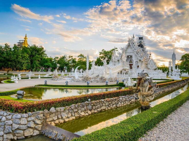 Chiang Rai White Temple and Blue Temple Day Tour - The Itinerary Breakdown