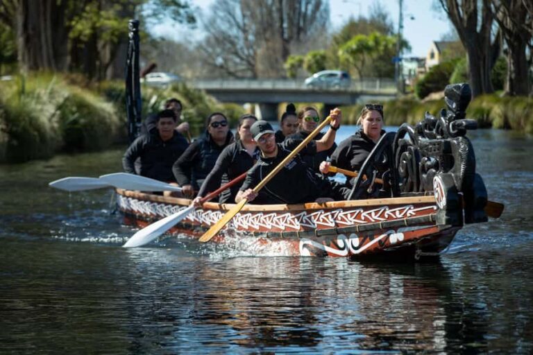 Christchurch: Waka Paddling Experience on the Avon River - Authenticity and Guide Expertise: Why It Matters