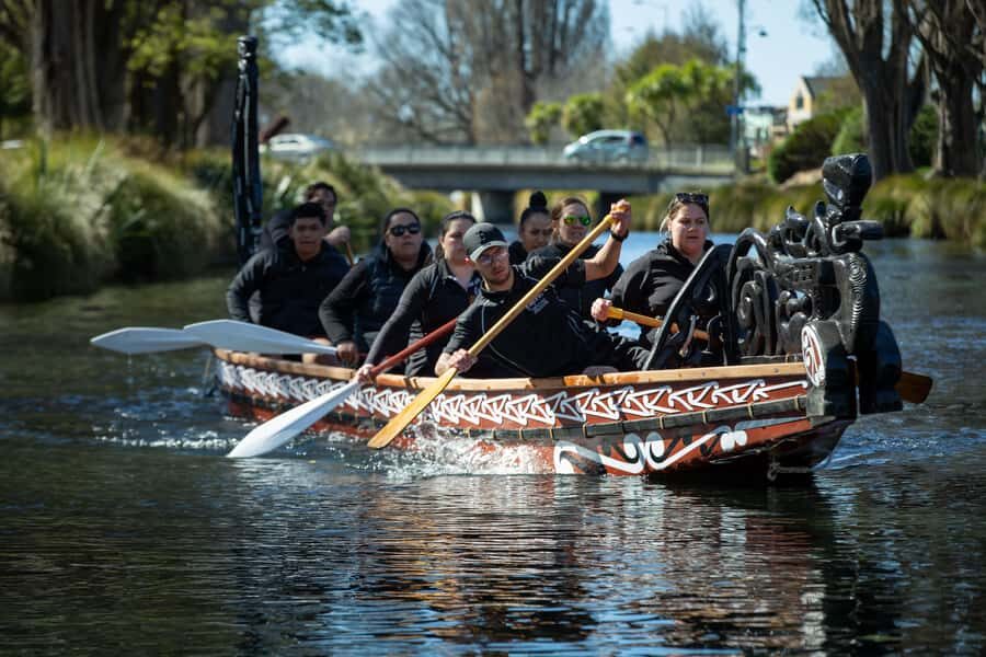 Christchurch: Waka Paddling Experience on the Avon River - Authenticity and Guide Expertise: Why It Matters