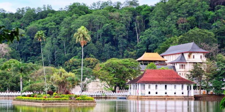 Colombo: 2-Day Cultural Highlights & Heritage Sites Tour - Transportation and Group Size
