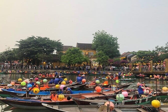 Da Nang Basket Boat Ride in Hoi An City with Release Lantern - Exploring Hoi An’s Iconic Spots