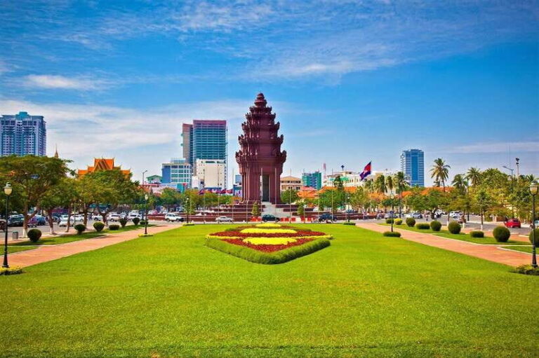Day Trip to Oudong Mountain and Phnom Penh City Private Tour - Morning Highlights: Oudong Mountain and Silver Making Village