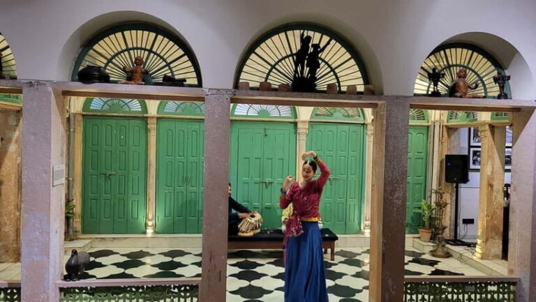 Delhi: Art Tour with Indian Classical Music & Dance - The Authentic Dining Experience