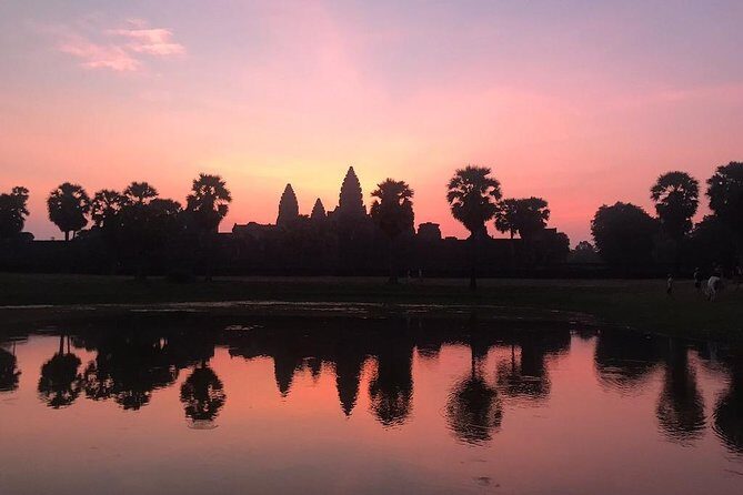 Exclusive Private Sunrise Tour of Angkor Wat with Champagne Breakfast - Exploring Angkor Wat