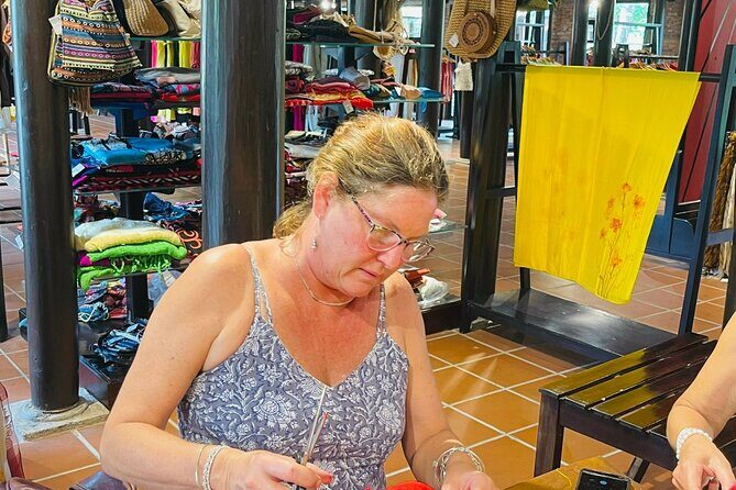 Foldable Lantern Art Class with Acrylic Painting Hoi An - Authentic Flavors and Hospitality