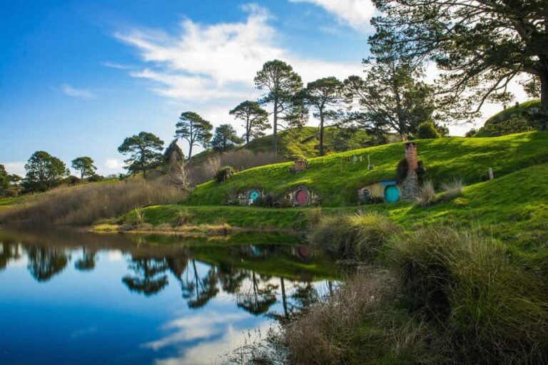 From Auckland: Hobbiton Movie Set Full-Day Small-Group Trip - Tasting the Middle-earth Experience