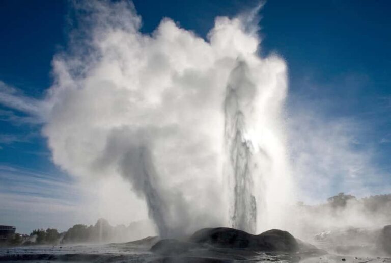 From Auckland: Two-Day Hobbiton, Rotorua, Waitomo Caves Tour - Who Should Consider This Tour?