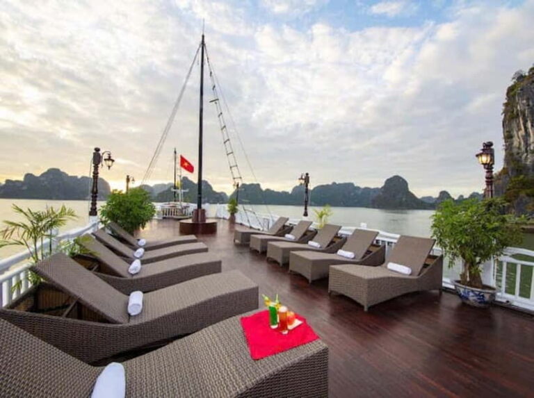 From Hanoi: 3D2N Lan Ha/Ha Long Cruise & Ninh Binh Tour Stay - Day 1: Setting Sail in Lan Ha or Ha Long Bay