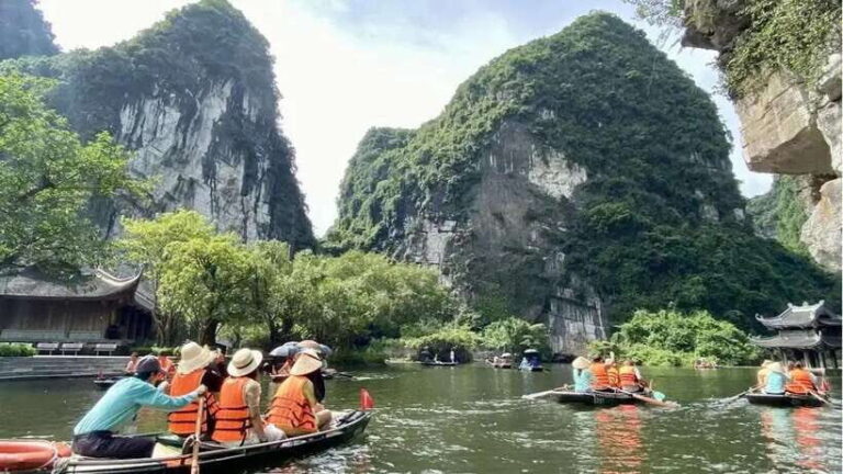 From Hanoi: Trang An, Hoa Lu, and Mua Caves Small-Group Tour - Exploring Hoa Lu: The Ancient Capital