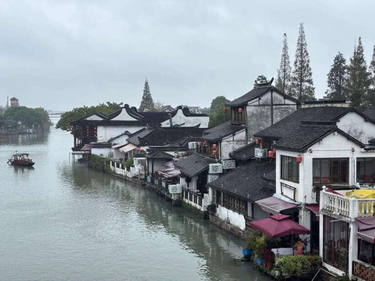 From Shanghai: Water Town Zhujiajiao Tour with Gondola ride - What to Expect on the Day