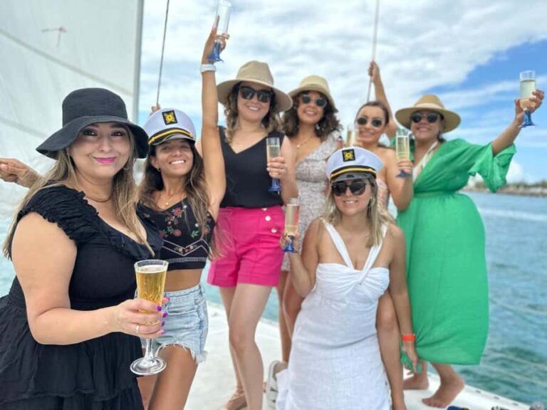 Gold Coast: Sunset Sailing Cruise incl food & drinks - What Reviewers Say