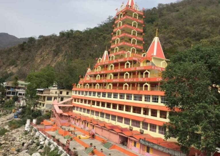 Guided Ashram Walk Tour in Rishikesh with a local - Exploring Rishikesh’s Iconic Ashrams