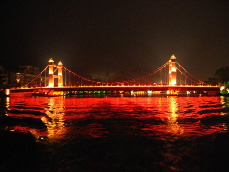 Guilin: Four Lakes Night Cruise with Round-trip Transfer - An In-Depth Look at the Guilin Four Lakes Night Cruise