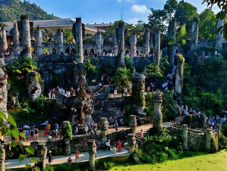 Guiyang: Yelang Valley & Huaxi Shili River Beach Tour - Exploring Huaxi Shili River Beach