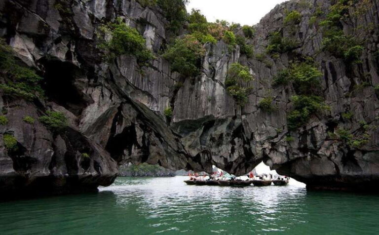 Ha Long Bay Small Deluxe Cruise Day Trip With Kayak & Lunch - Breaking Down the Experience