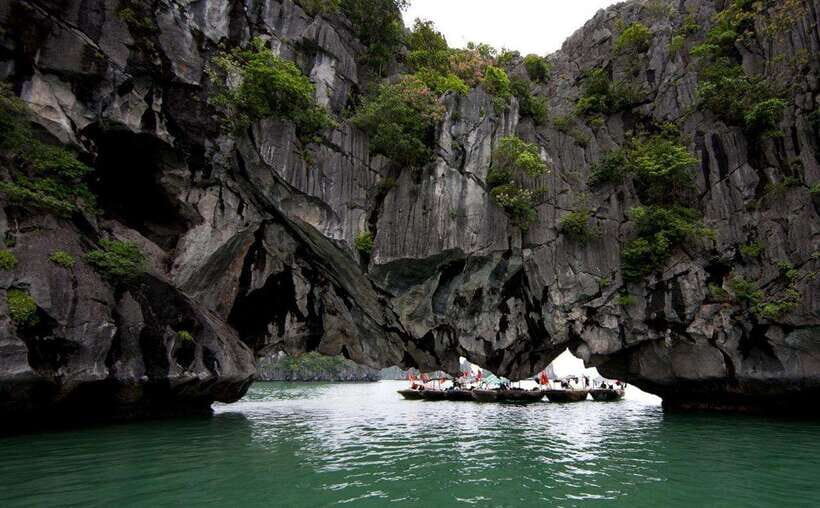 Ha Long Bay Small Deluxe Cruise Day Trip With Kayak & Lunch - Breaking Down the Experience