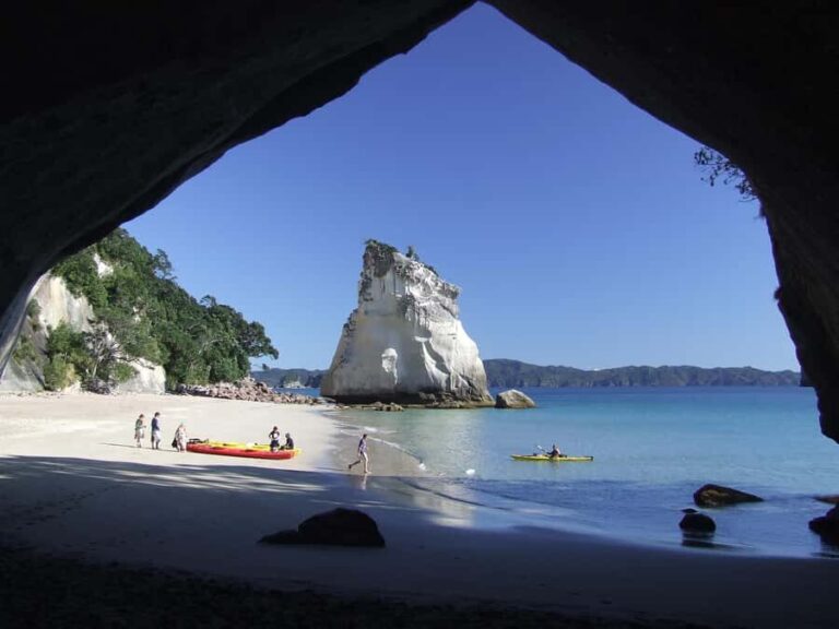 Hahei: Cathedral Cove Kayak Tour - Refreshments included - The Itinerary and Experience