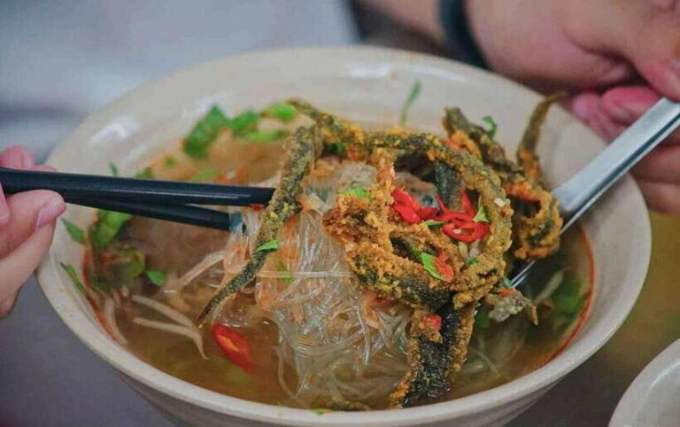 Hanoi: Michelin Guide Street Food Walking Tour - Key Points