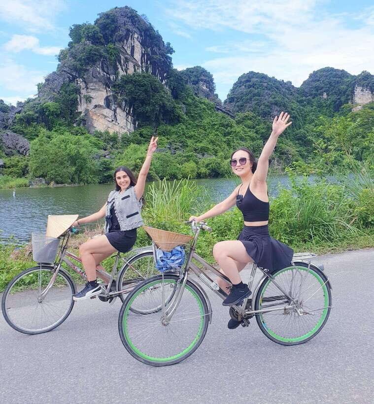 Hanoi: Trang An, Hoa L and Mua Cave 1-day Trip with Lunch - What Travelers Say