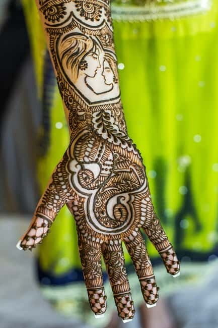Henna on hands in Jaipur - Practicalities and Tips
