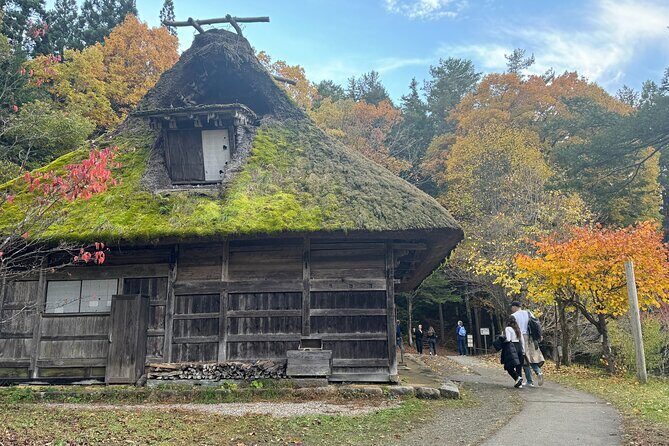 Hida Folk Village Guided Tour with Bus Transfer in Takayama - The Itinerary in Detail