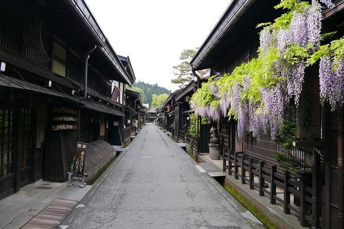Hida Takayama and Shirakawago One Day Bus Tour from Nagoya - Authenticity and Value