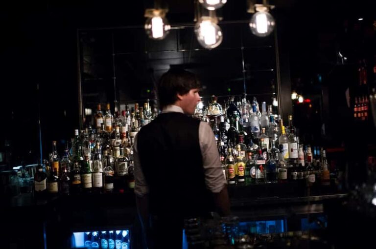 Hidden Bars Tour - Why Guides Make a Difference