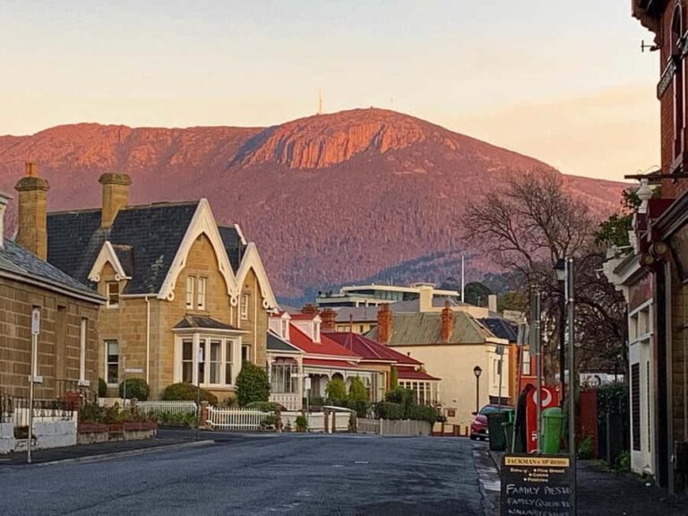 Hobart: Private City Tour with Mount Wellington & Tea - Exploring Hobart’s Historic Heart: Battery Point & Salamanca Place