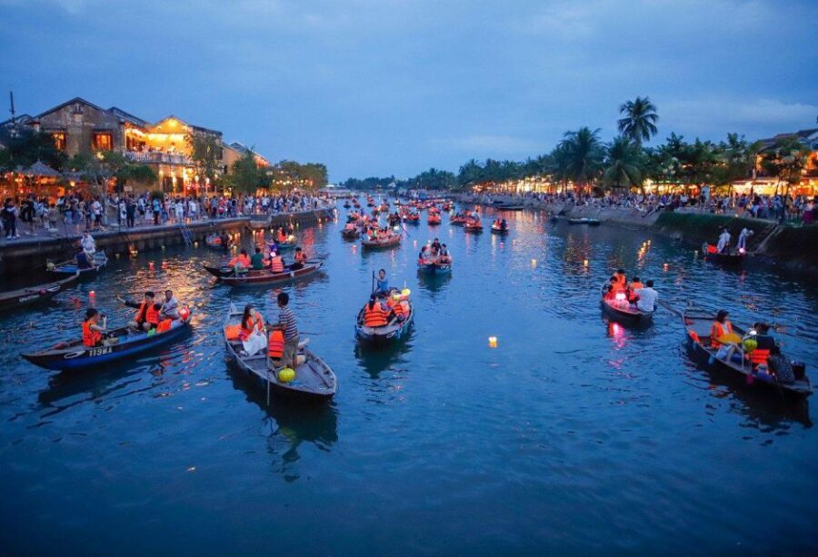 Hoi An : Hoai River Boat Trip by Night and Floating Lantern - Who Will Appreciate This Tour?