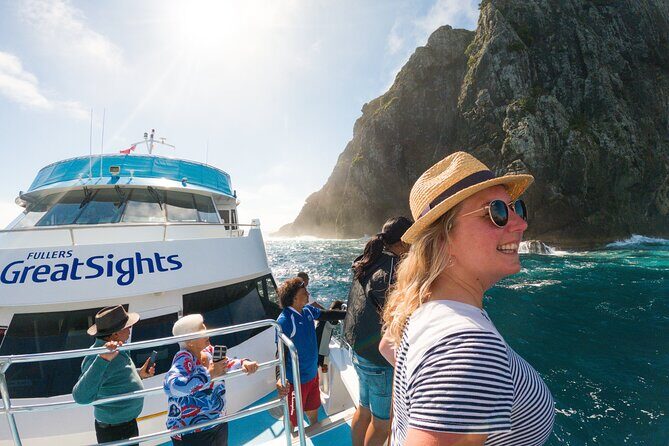 Hole in the Rock Scenic Cruise including Dolphins and Island stop - The Experience for Different Travelers