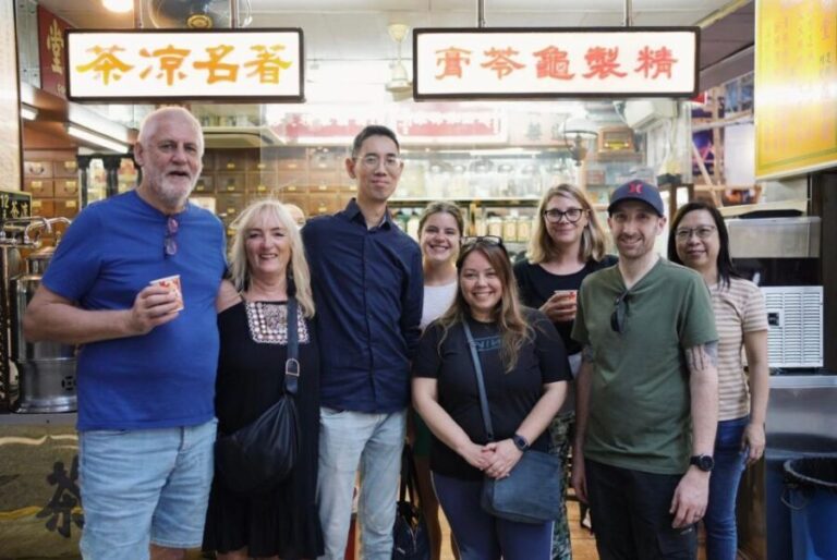 Hong Kong Street Food Tour with Locals - Dim Sum, Wonton - Authentic Eats in Family-Owned Kitchens