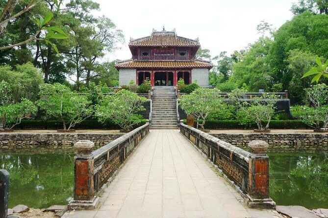Hue Private Guided Tombs and Thien Mu Pagoda Tour - Transportation and Timing