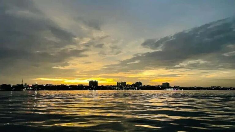 Hyderabad: Hussain Sagar Evening Ferry Luxury Tour - What to Expect During the Tour