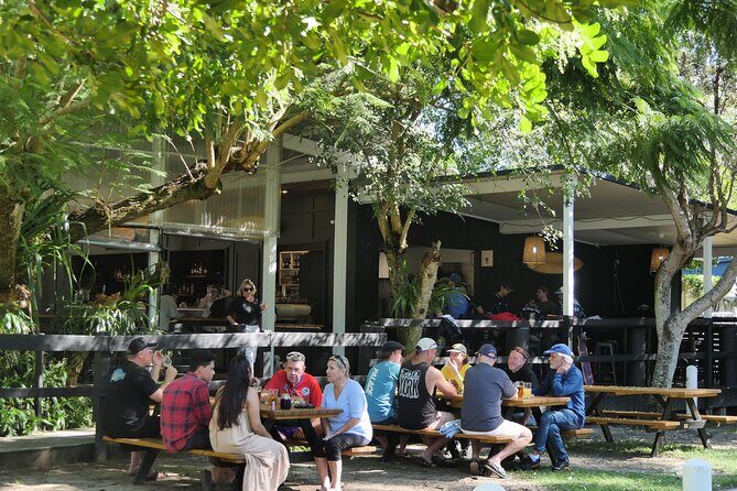 Island Pub Crawl with Lunch and High Speed Boat Tour in Brisbane - North Stradbroke Island: Wildlife and Lunch