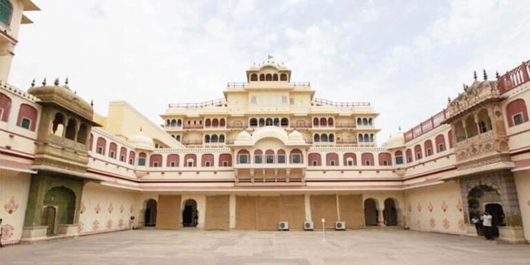 Jaipur: City Palace, Hawa Mahal & Jantar Mantar Private Tour - What Travelers Can Expect