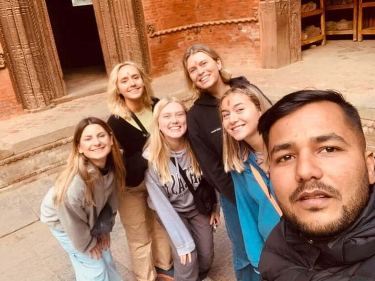 Kathmandu : Group Tour to 7 UNESCO World Heritage Tour - The Spiritual Heights: Buddhist and Hindu Monuments