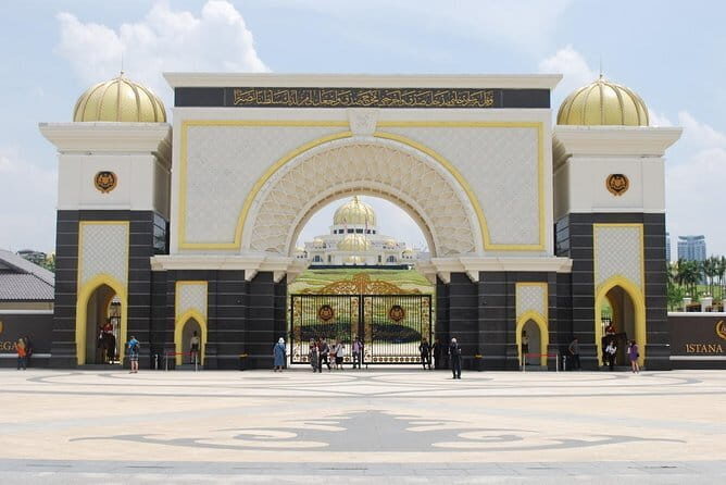 Kuala Lumpur, Batu Caves & Putrajaya Full-Day City Tour - Who Will Love This Tour?