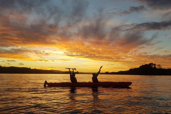 Lake Rotoiti Evening Kayak Tour including Hot Springs, Glowworm Caves and BBQ Dinner - The Itinerary in Detail