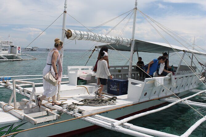 Mactan-Cebu Island Hopping Cruise with Lunch & Roundtrip Transfer - Onboard Experience and Food